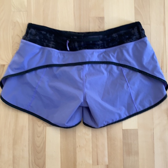 Lululemon Turbo Run Shorts size 6 - Picture 2 of 4